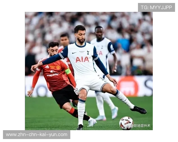 曼联全力迎接热刺挑战，锋线新星谢什科为主力